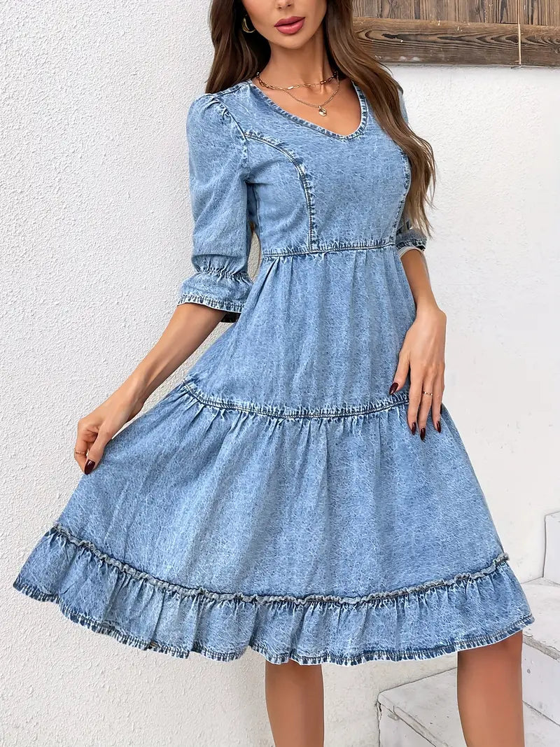 Beautifully Finished Dress in a Timeless Design