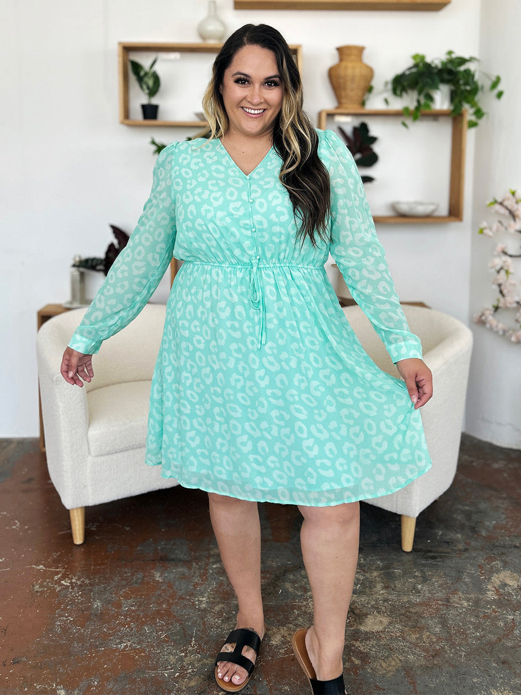 Beautifully Finished Dress in a Timeless Design