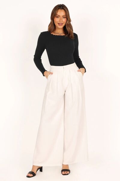 Well Tailored T-Shirt with a Graceful Silhouette