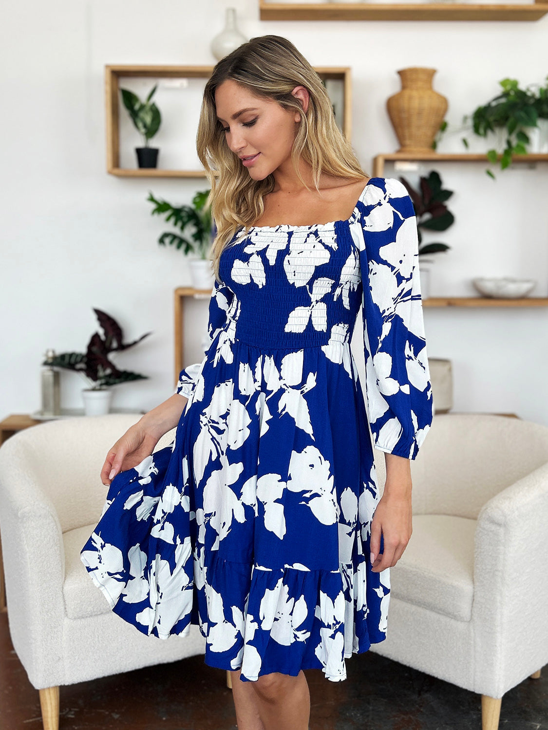 Effortlessly Elegant Dress with a Timeless Design
