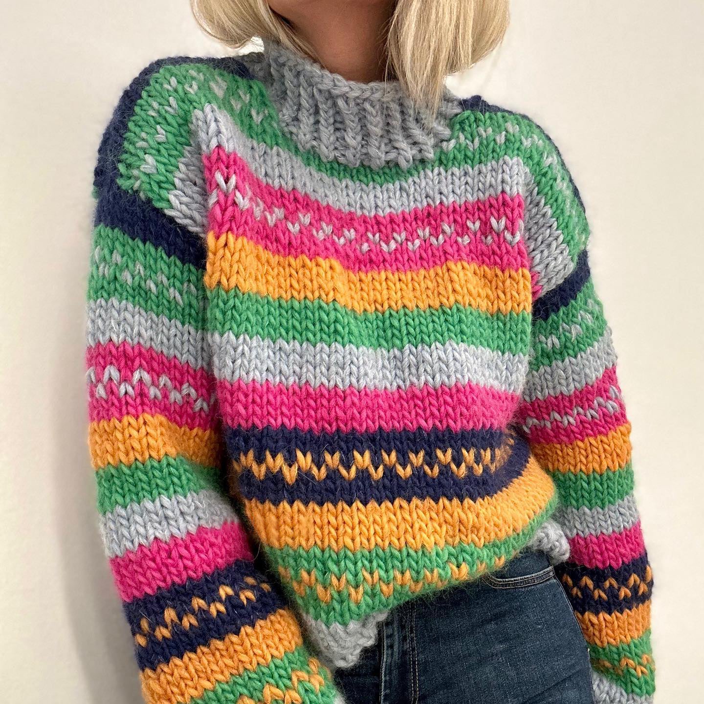 Retro Contrast Striped Wavy Jacquard Turtleneck Sweater elevenforest