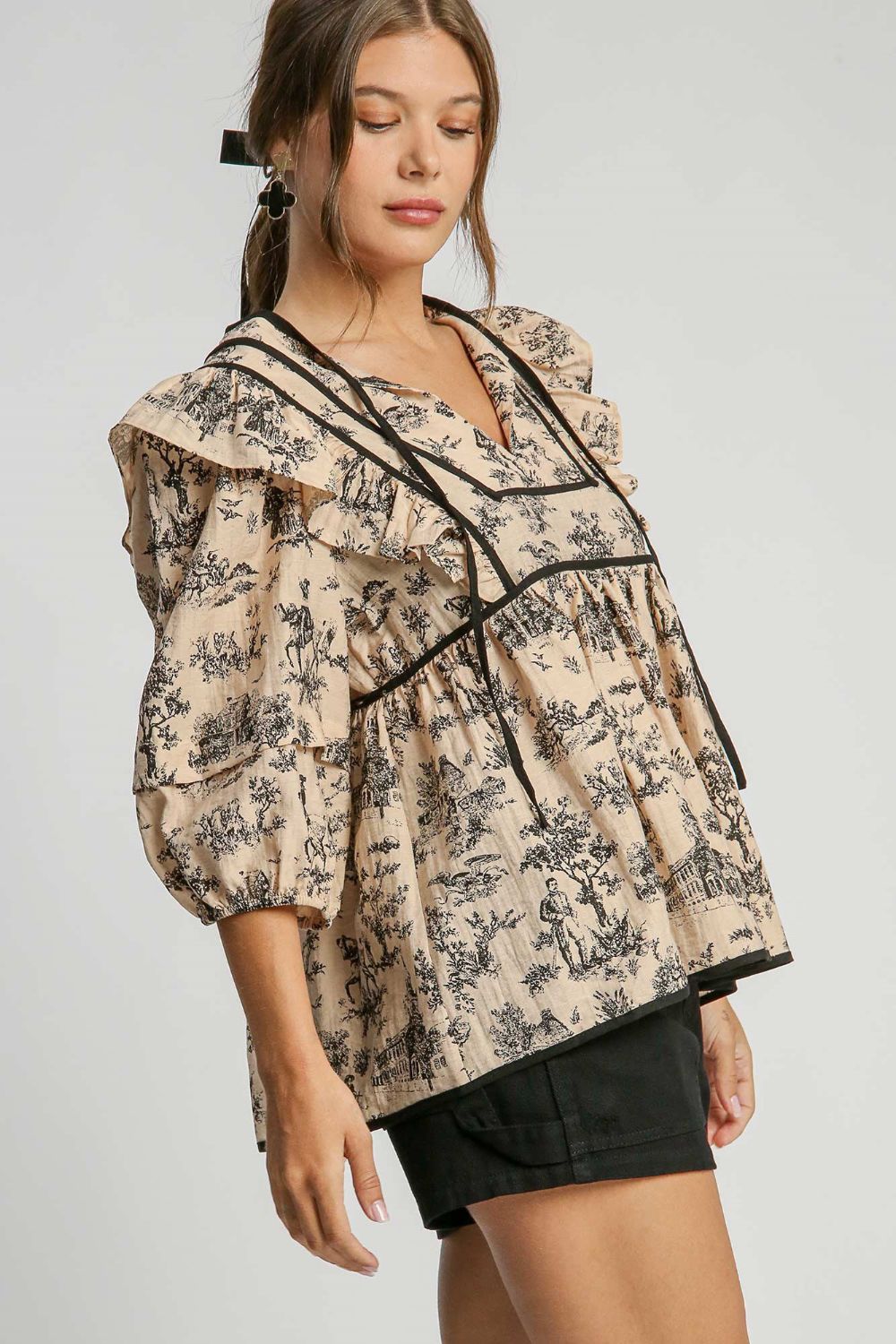 Well Tailored Blouse with a Graceful Silhouette