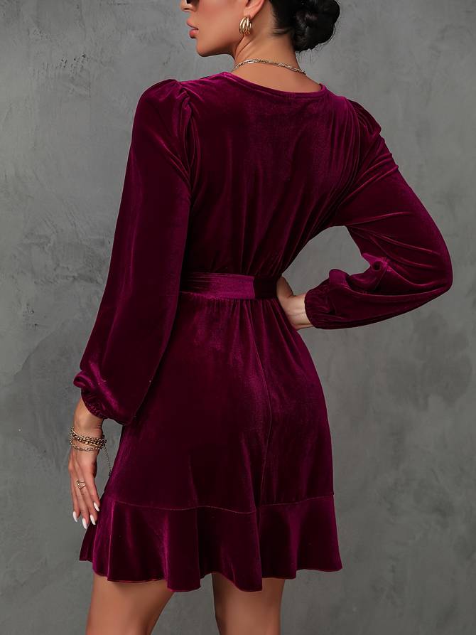 Classic Vintage Dress with a Flattering Fit
