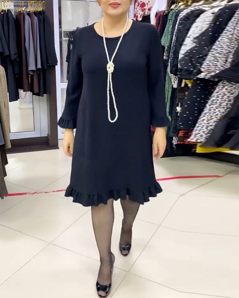 Beautifully Finished Dress in a Timeless Design