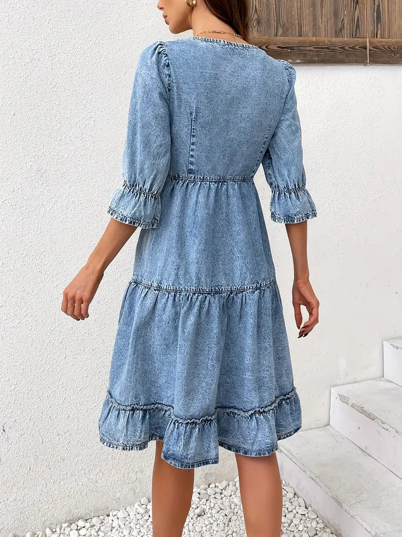 Beautifully Finished Dress in a Timeless Design
