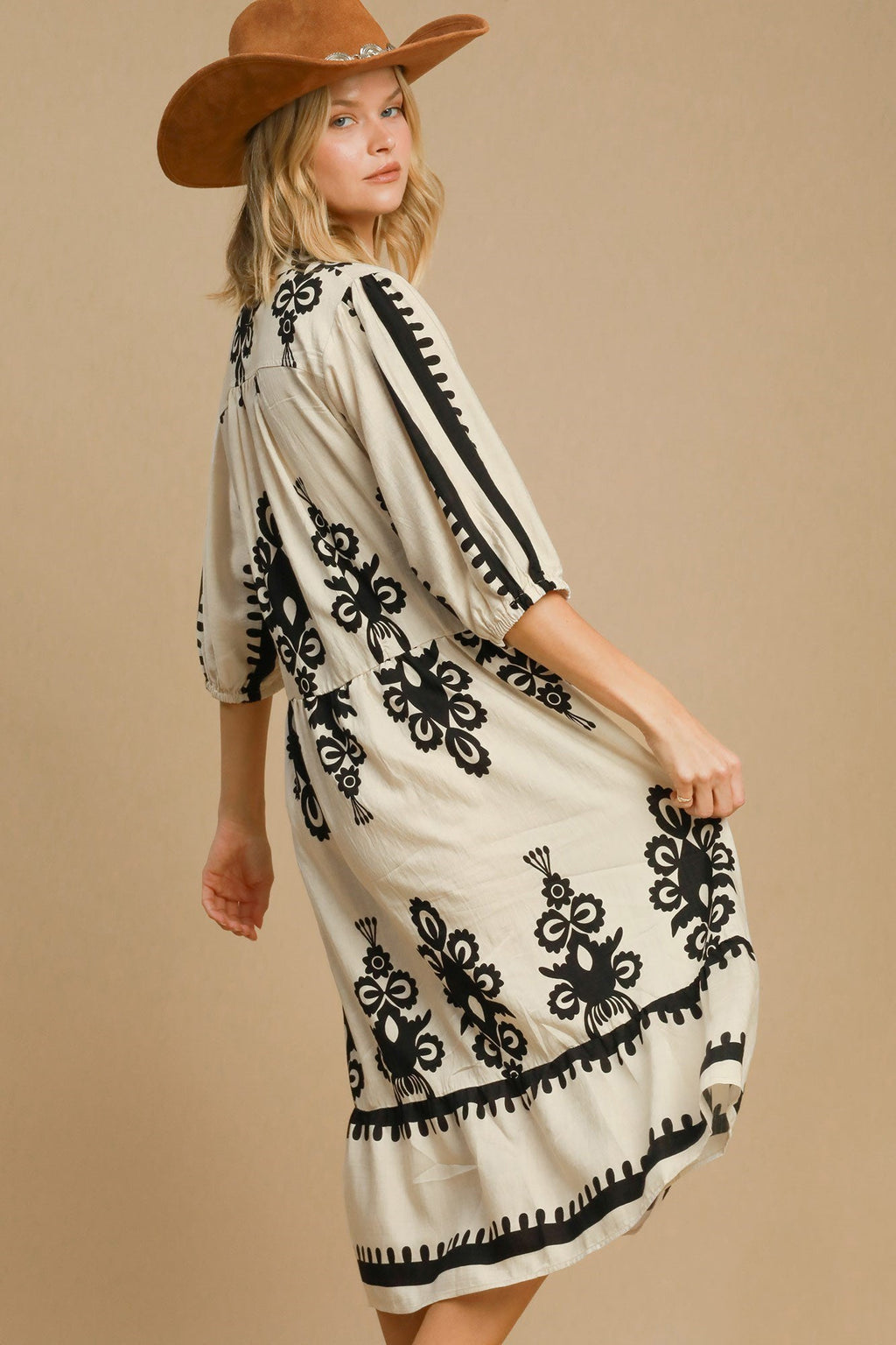 Classic Vintage Dress with a Flattering Fit