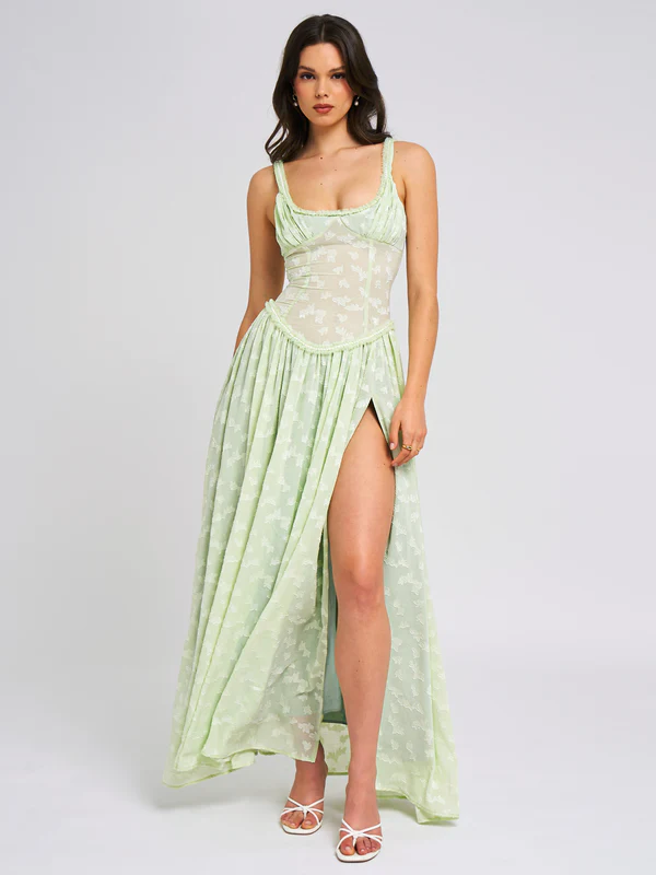 Well Tailored Dress with a Graceful Silhouette