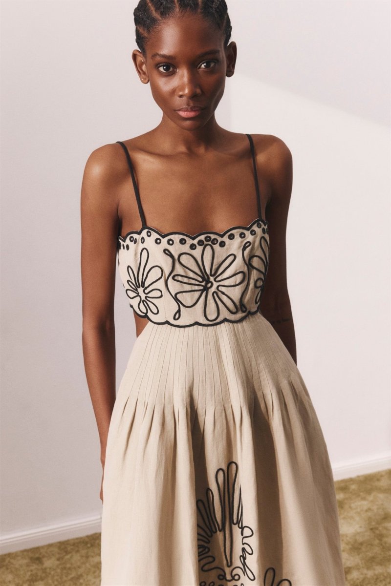 Beautifully Finished Dress in a Timeless Design