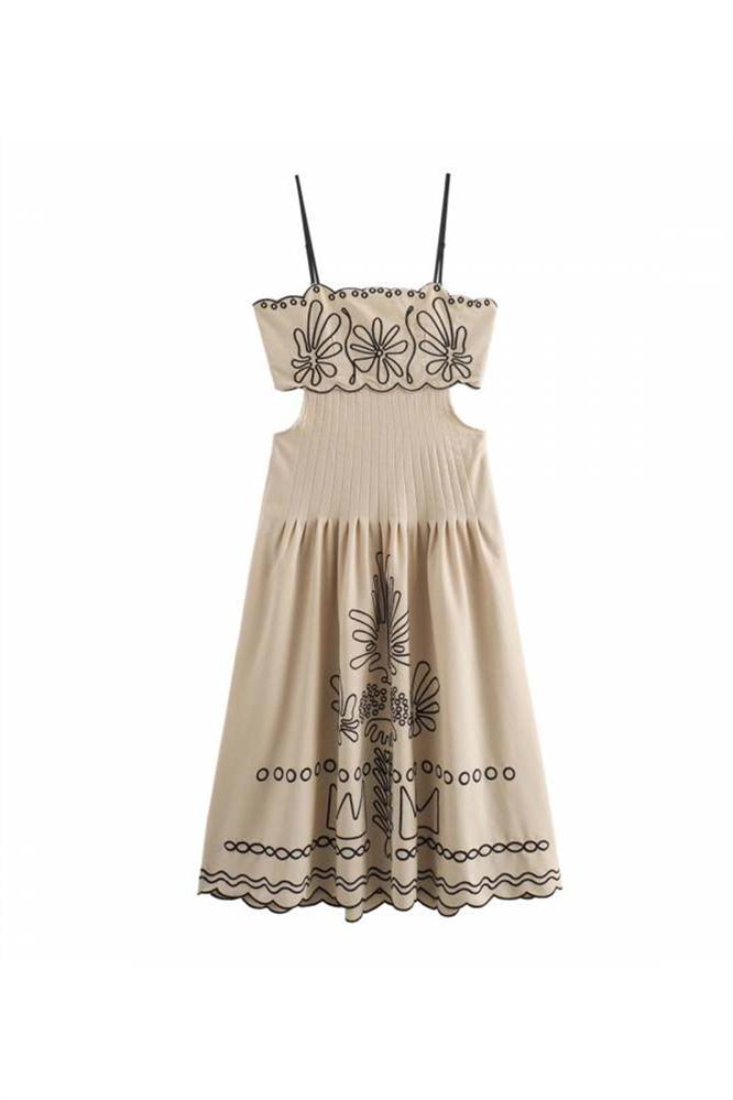 Beautifully Finished Dress in a Timeless Design
