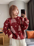 Karolina® | Warm women's knitted sweater with a Christmas tree print and a loose fit