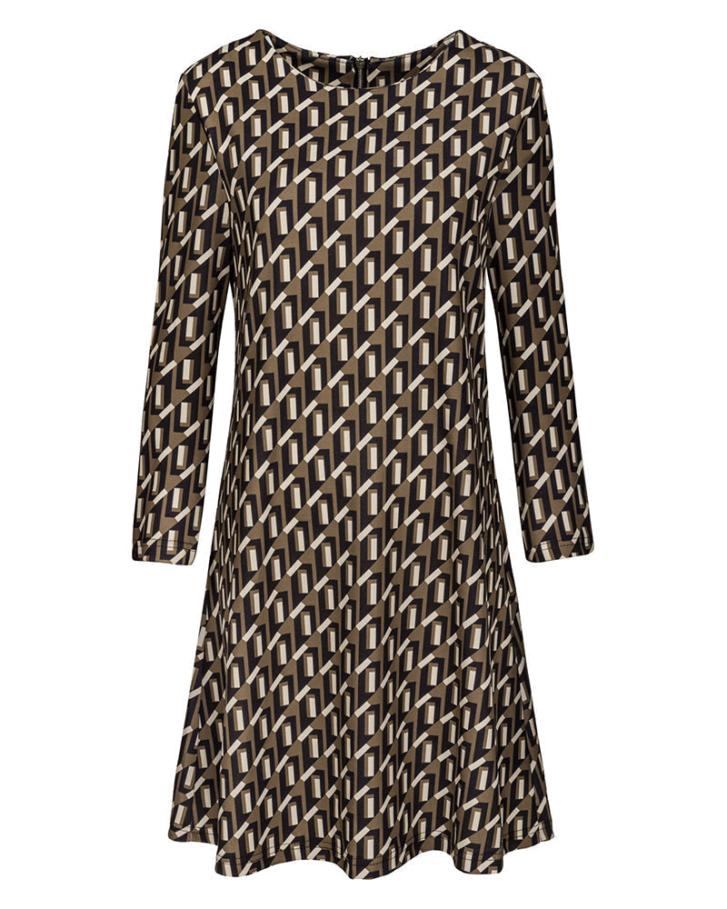 Gracefully Styled Dress for Any Occasion