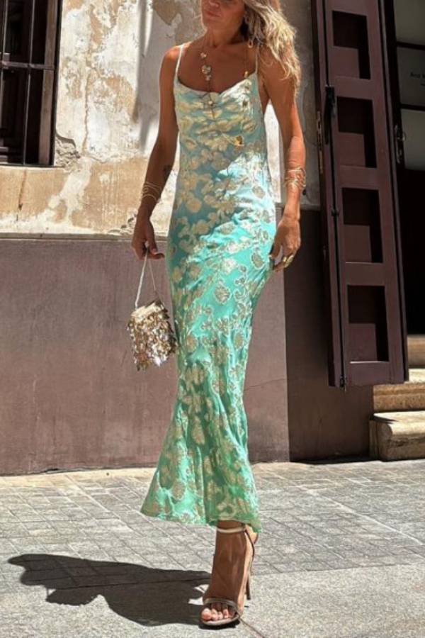 Beautifully Finished Dress in a Timeless Design