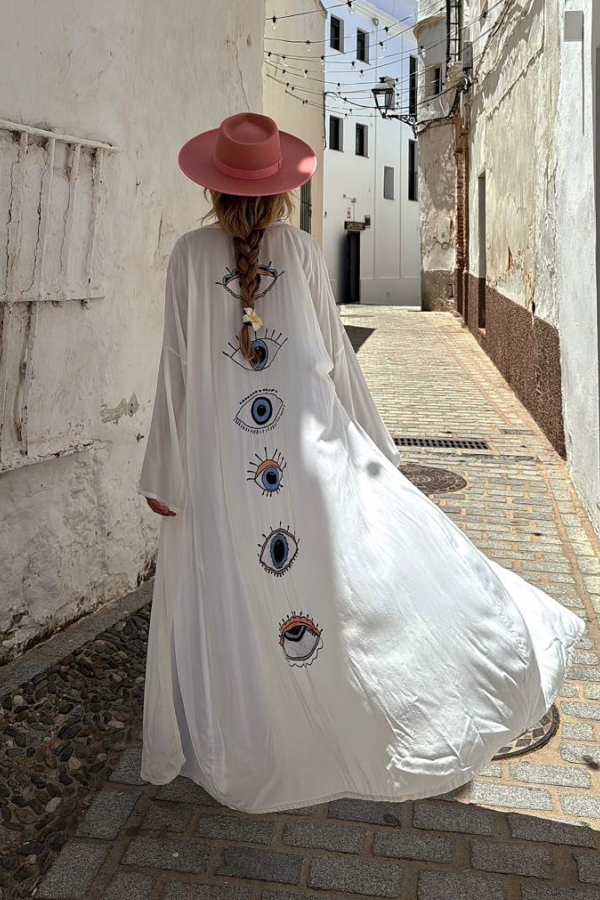 Beautifully Finished Dress in a Timeless Design