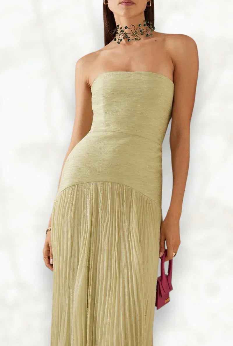 A Vintage Style Dress with Delicate Timeless Details