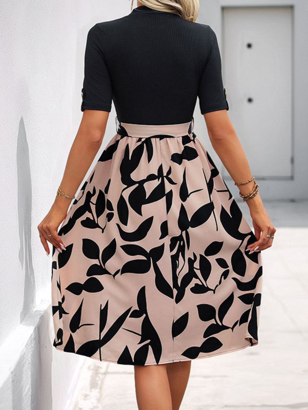 Effortlessly Elegant Dress with a Timeless Design