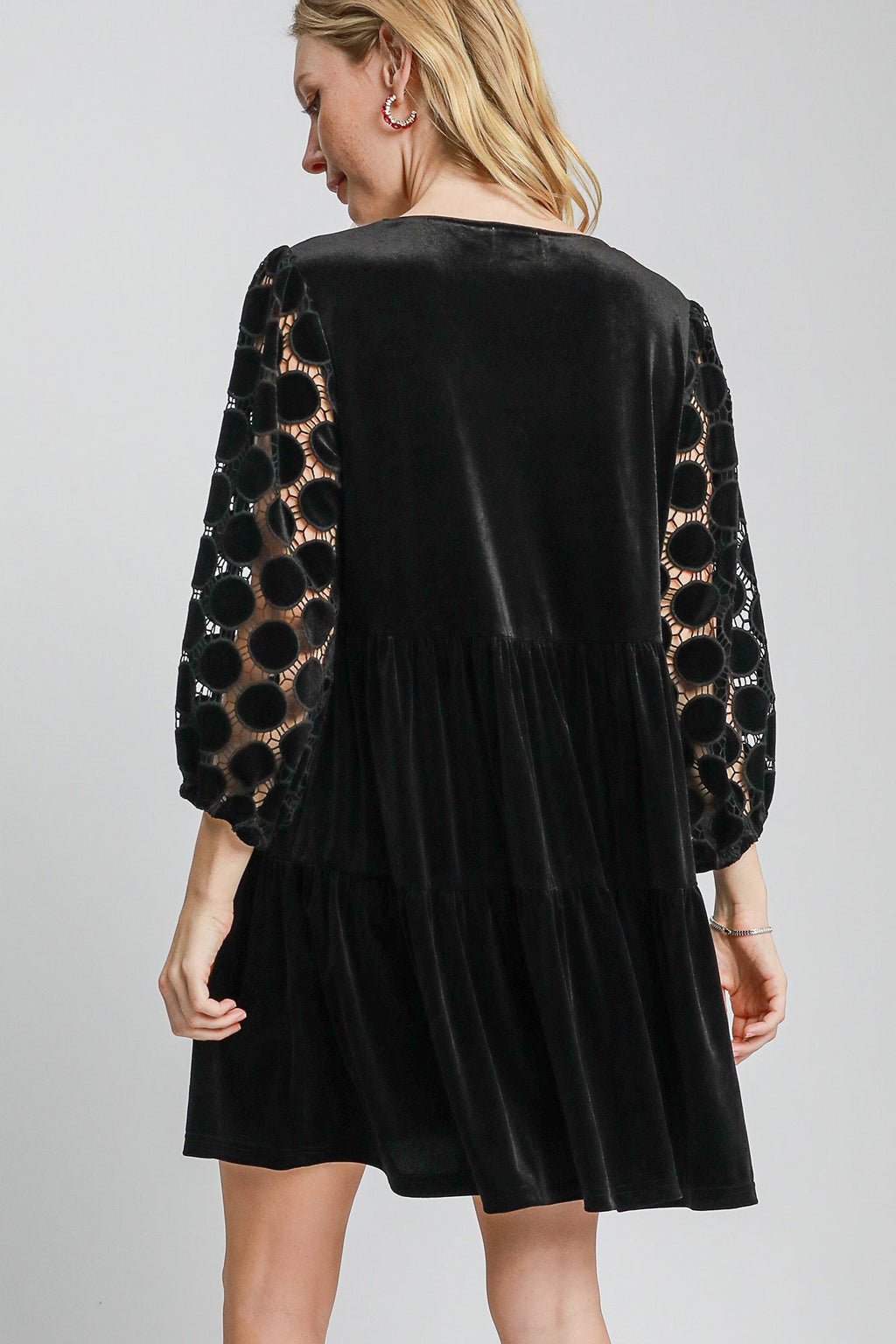 Effortlessly Elegant Dress with a Timeless Design