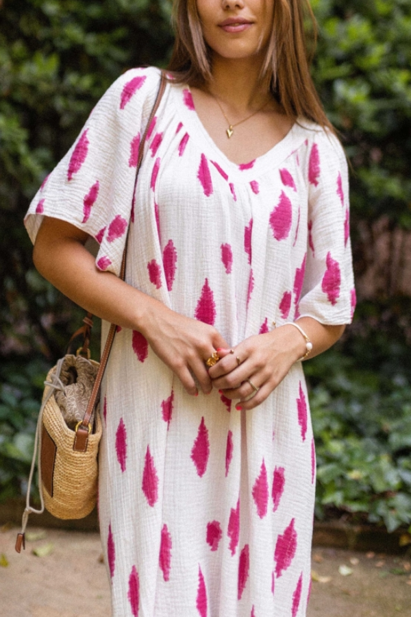 Beautifully Finished Dress in a Timeless Design