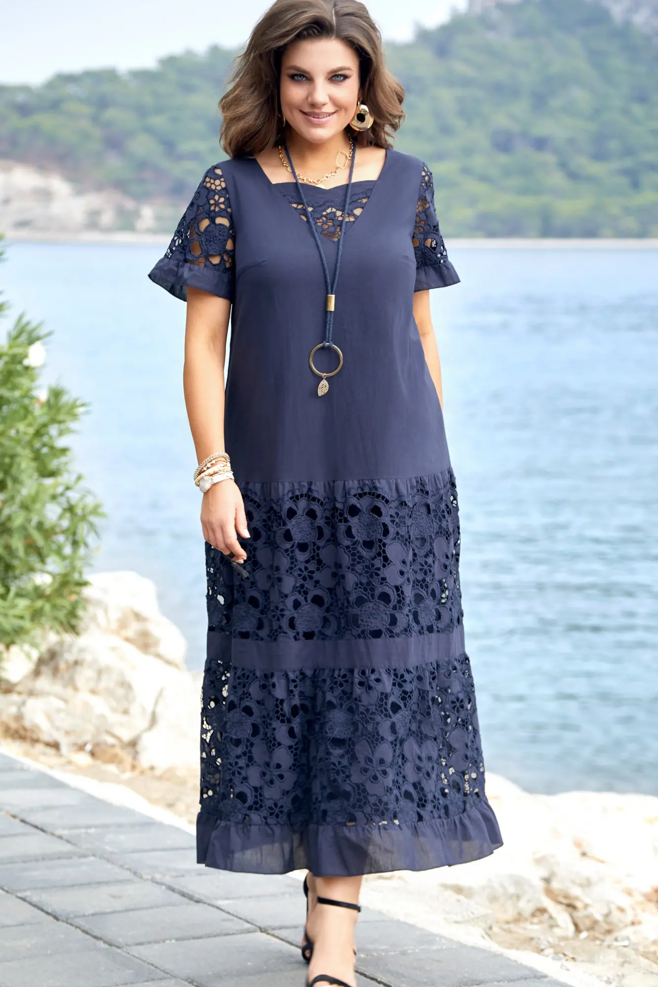 Well Tailored Dress with a Graceful Silhouette