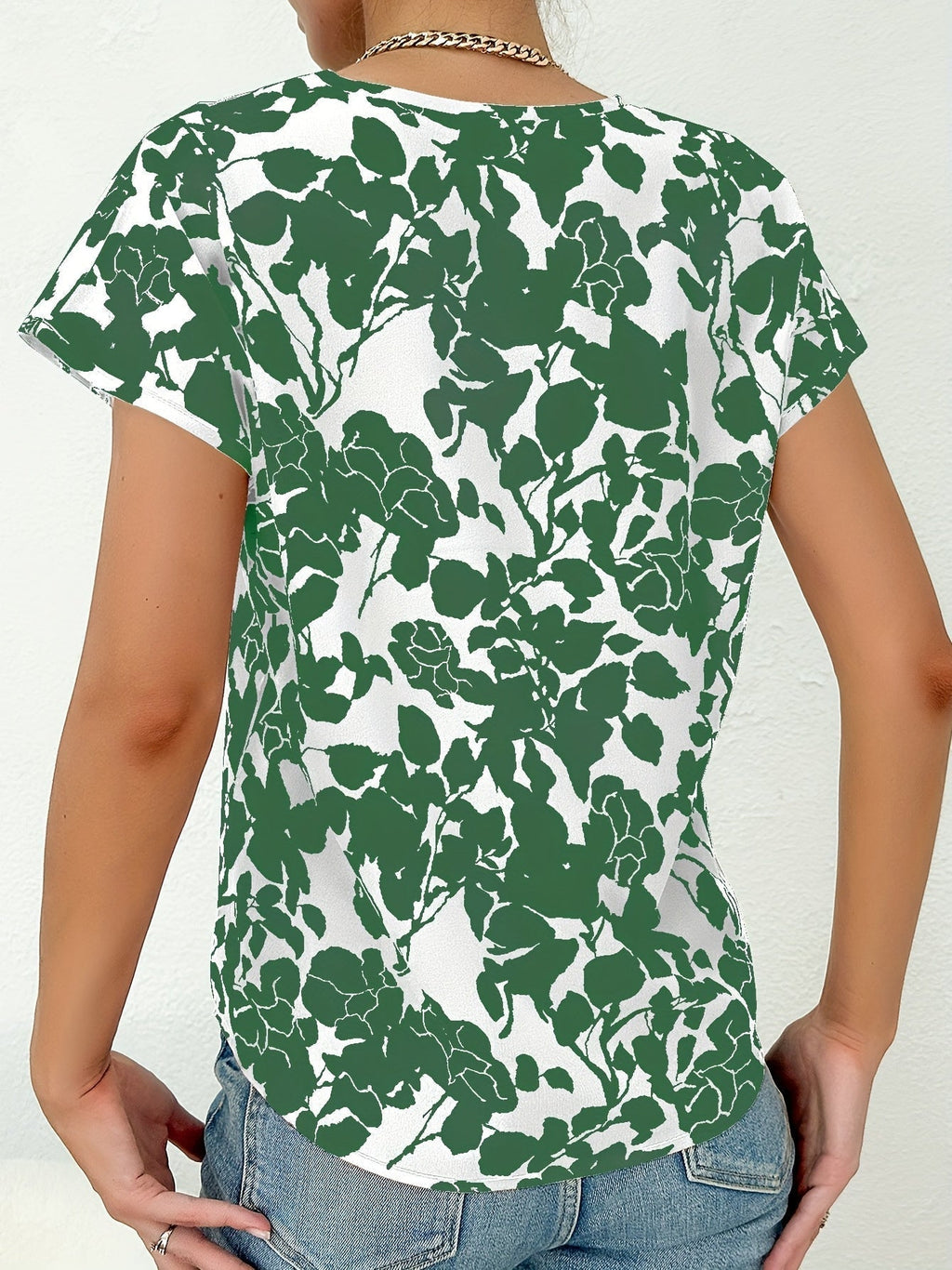 Effortlessly Elegant Blouse with a Timeless Design
