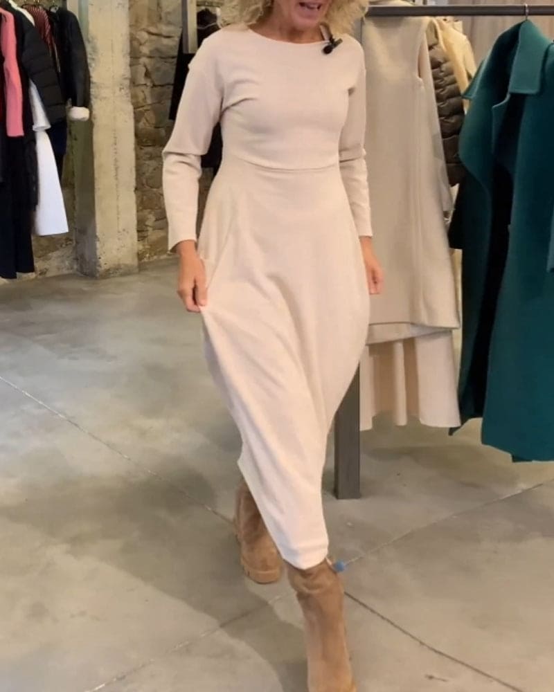 Beautifully Finished Dress in a Timeless Design