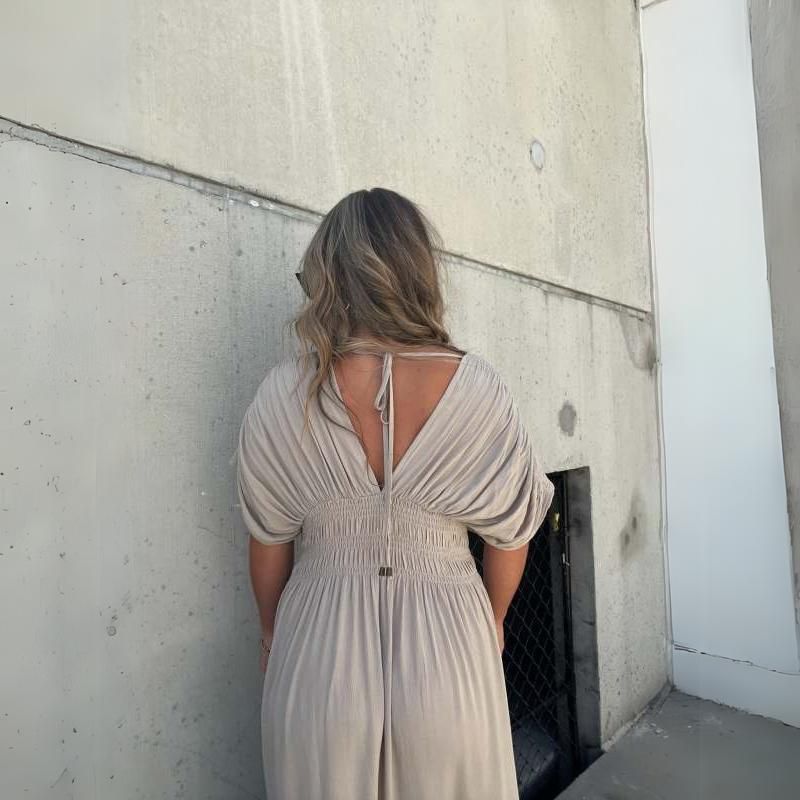Beautifully Finished Dress in a Timeless Design