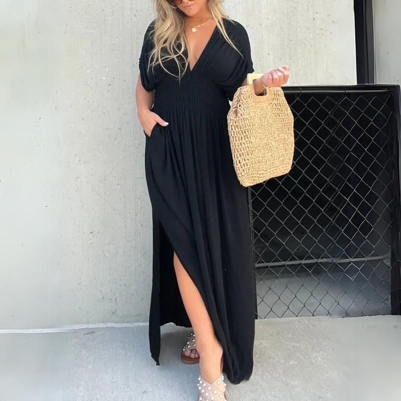 Beautifully Finished Dress in a Timeless Design