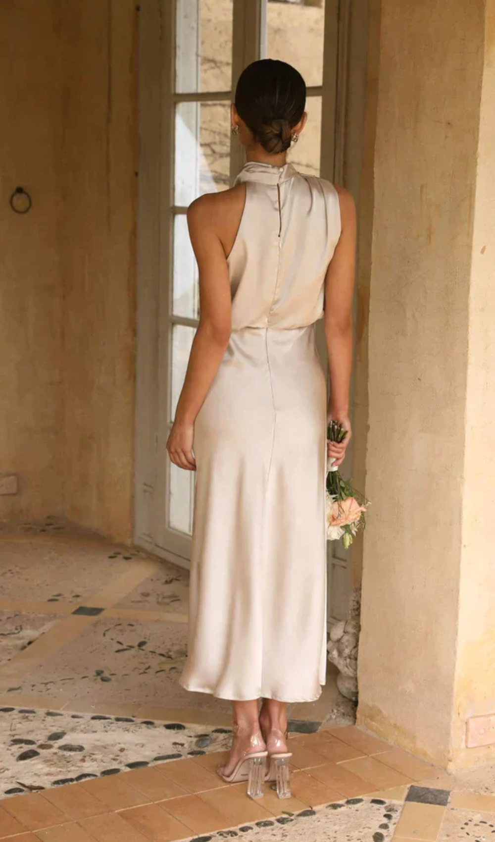 Beautifully Finished Dress in a Timeless Design