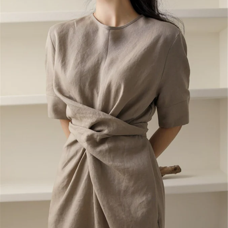 Effortlessly Elegant Dress with a Timeless Design