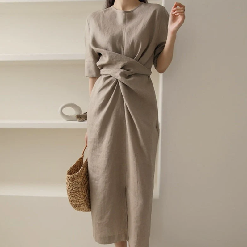 Effortlessly Elegant Dress with a Timeless Design
