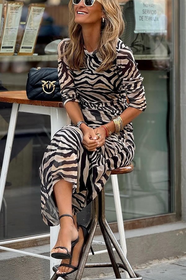 Well Tailored Dress with a Graceful Silhouette