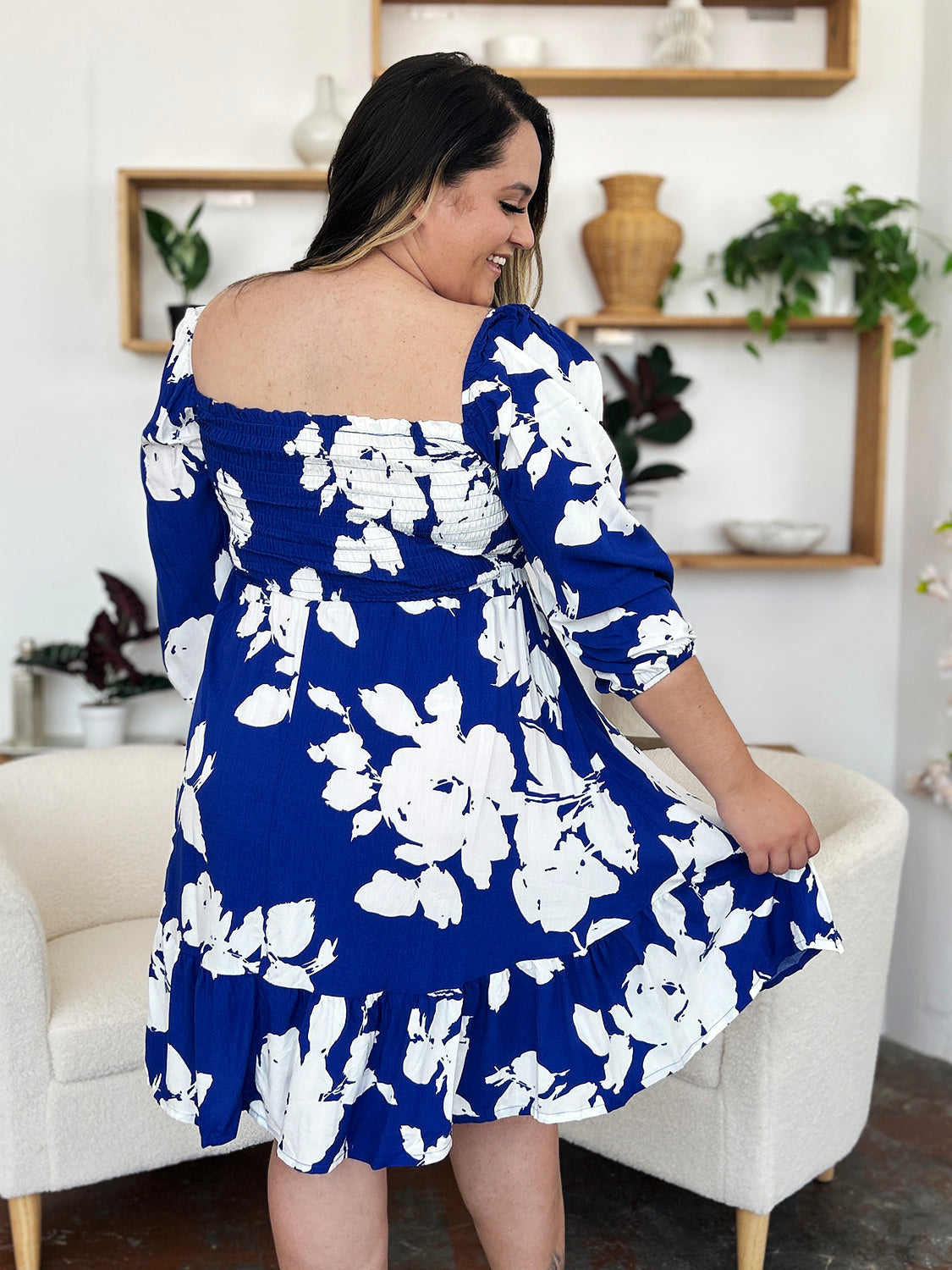 Effortlessly Elegant Dress with a Timeless Design