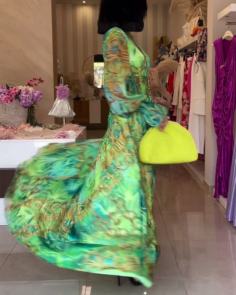 Beautifully Finished Dress in a Timeless Design