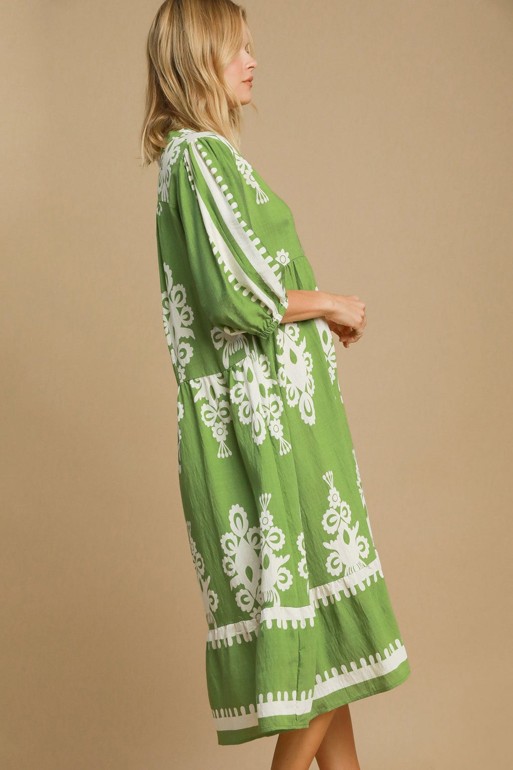 Beautifully Finished Dress in a Timeless Design