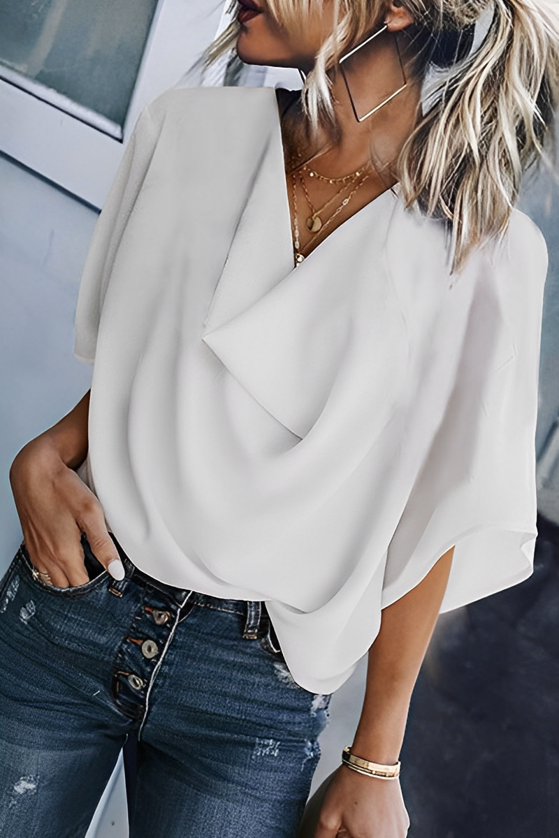 Effortlessly Elegant Blouse with a Timeless Design