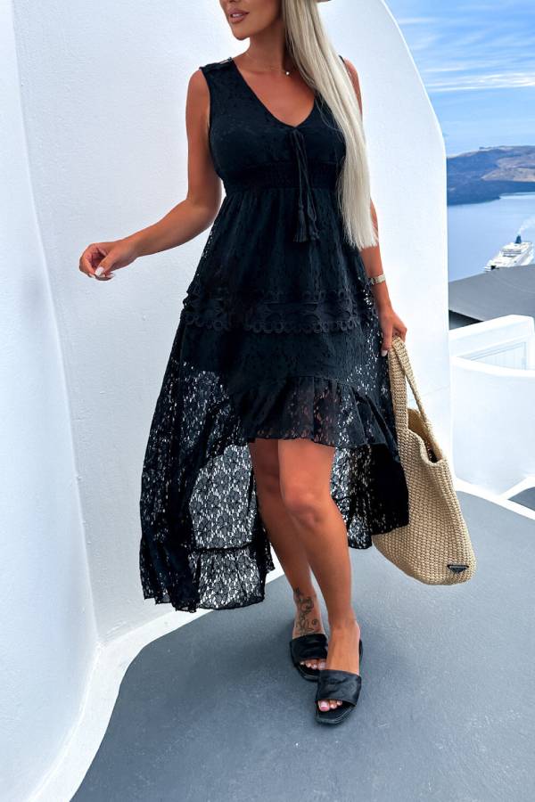 Beautifully Finished Dress in a Timeless Design