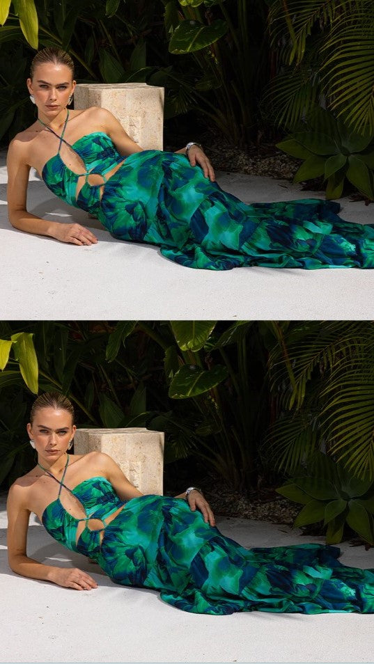 Beautifully Finished Dress in a Timeless Design