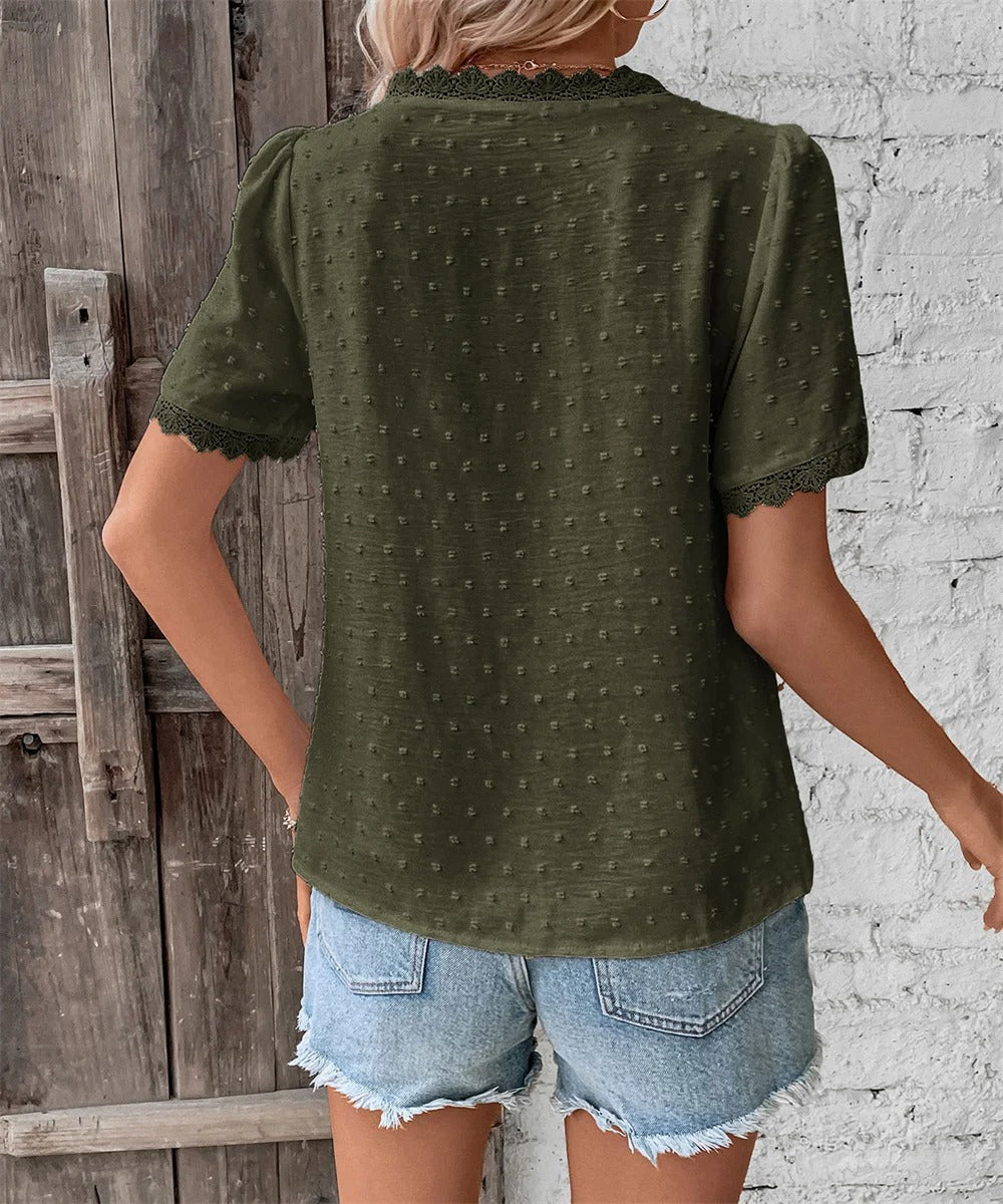 Well Tailored Blouse with a Graceful Silhouette