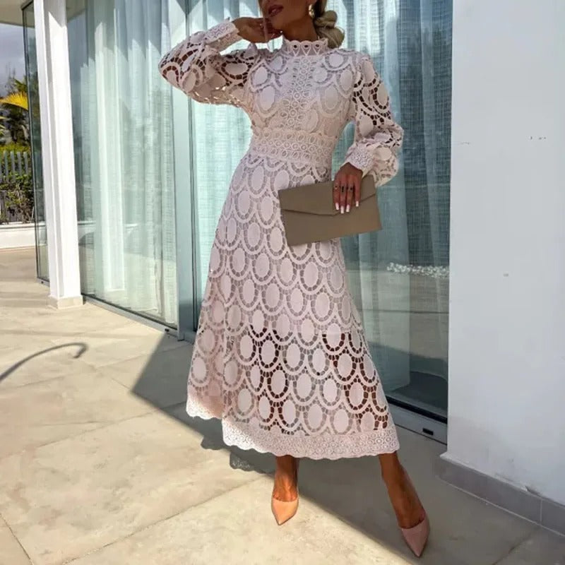 Effortlessly Elegant Dress with a Timeless Design