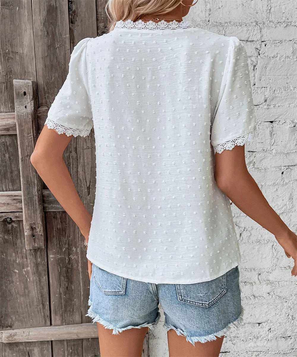 Well Tailored Blouse with a Graceful Silhouette