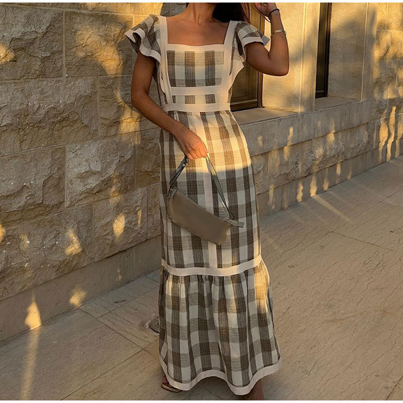 Beautifully Finished Dress in a Timeless Design