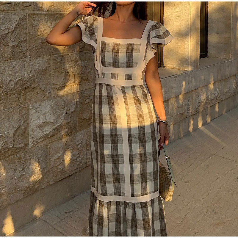 Beautifully Finished Dress in a Timeless Design