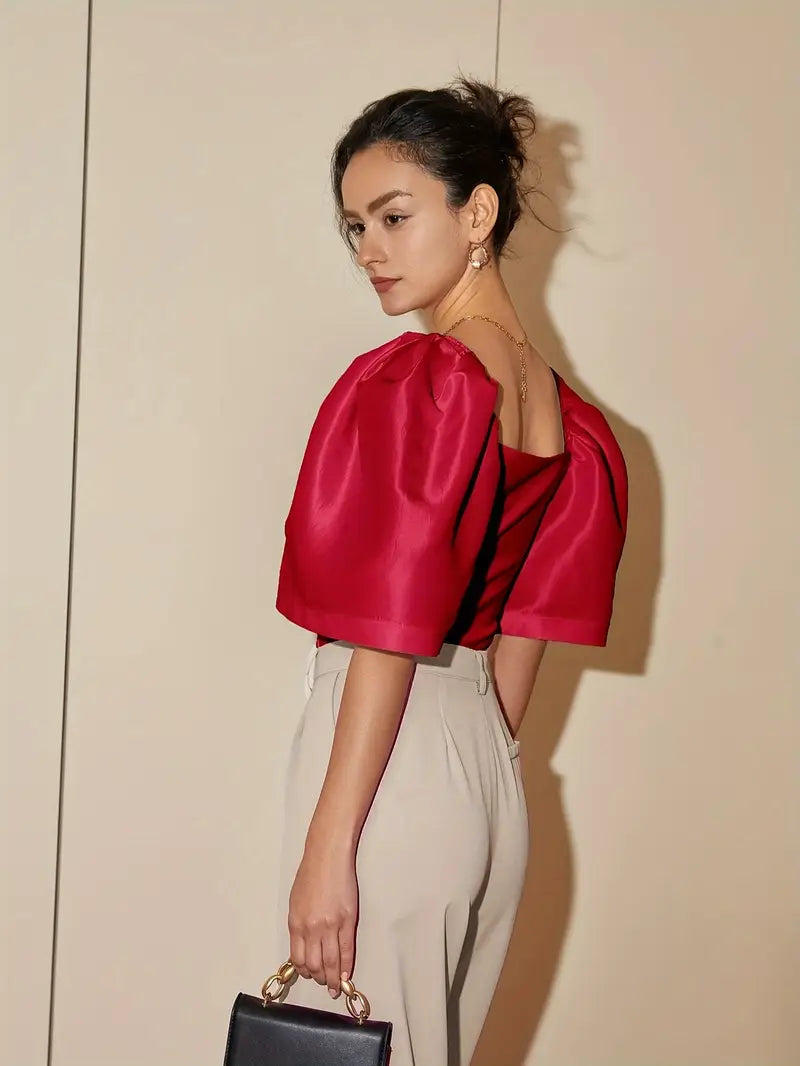 Well Tailored Blouse with a Graceful Silhouette