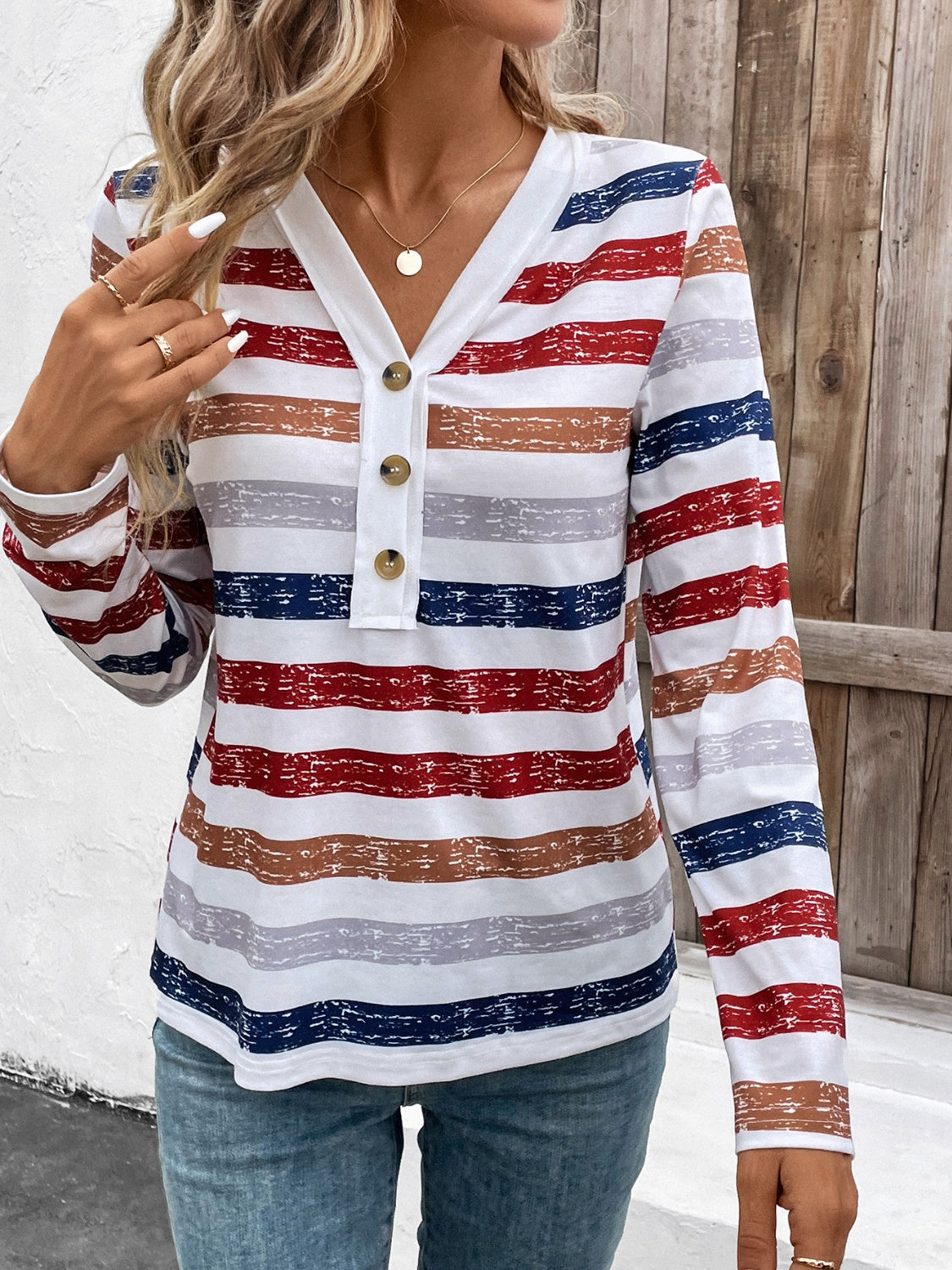 Effortlessly Elegant T-Shirt with a Timeless Design