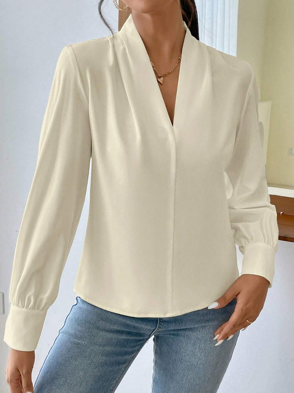 Effortlessly Elegant Shirt with a Timeless Design