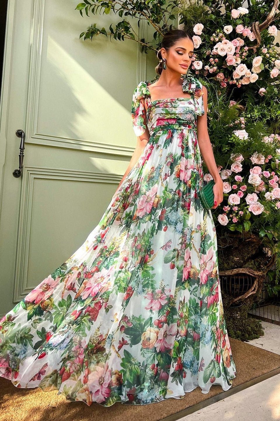 Effortlessly Elegant Dress with a Timeless Design