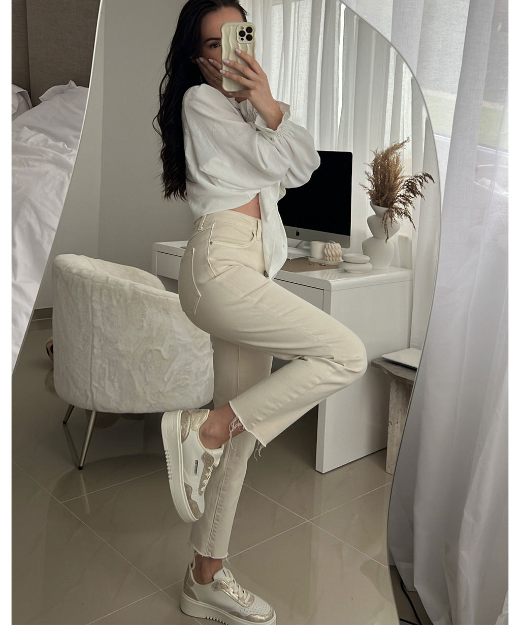 Elegantly Styled Blouse for Everyday Wear