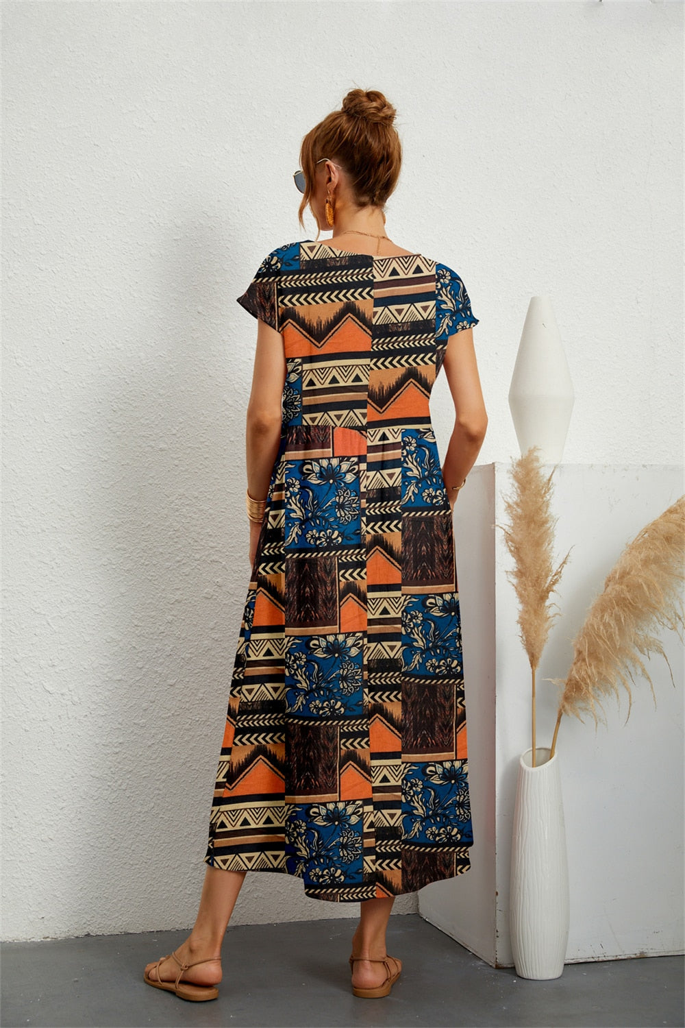 Beautifully Finished Dress in a Timeless Design
