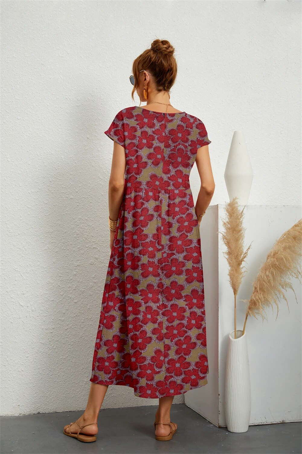 Beautifully Finished Dress in a Timeless Design