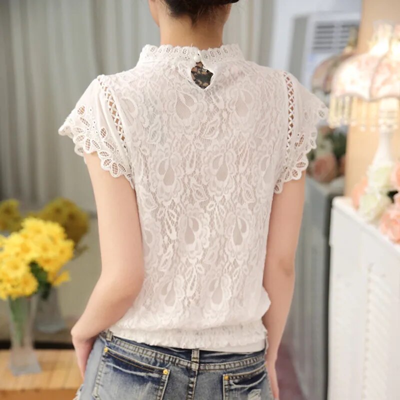 Well Tailored Blouse with a Graceful Silhouette