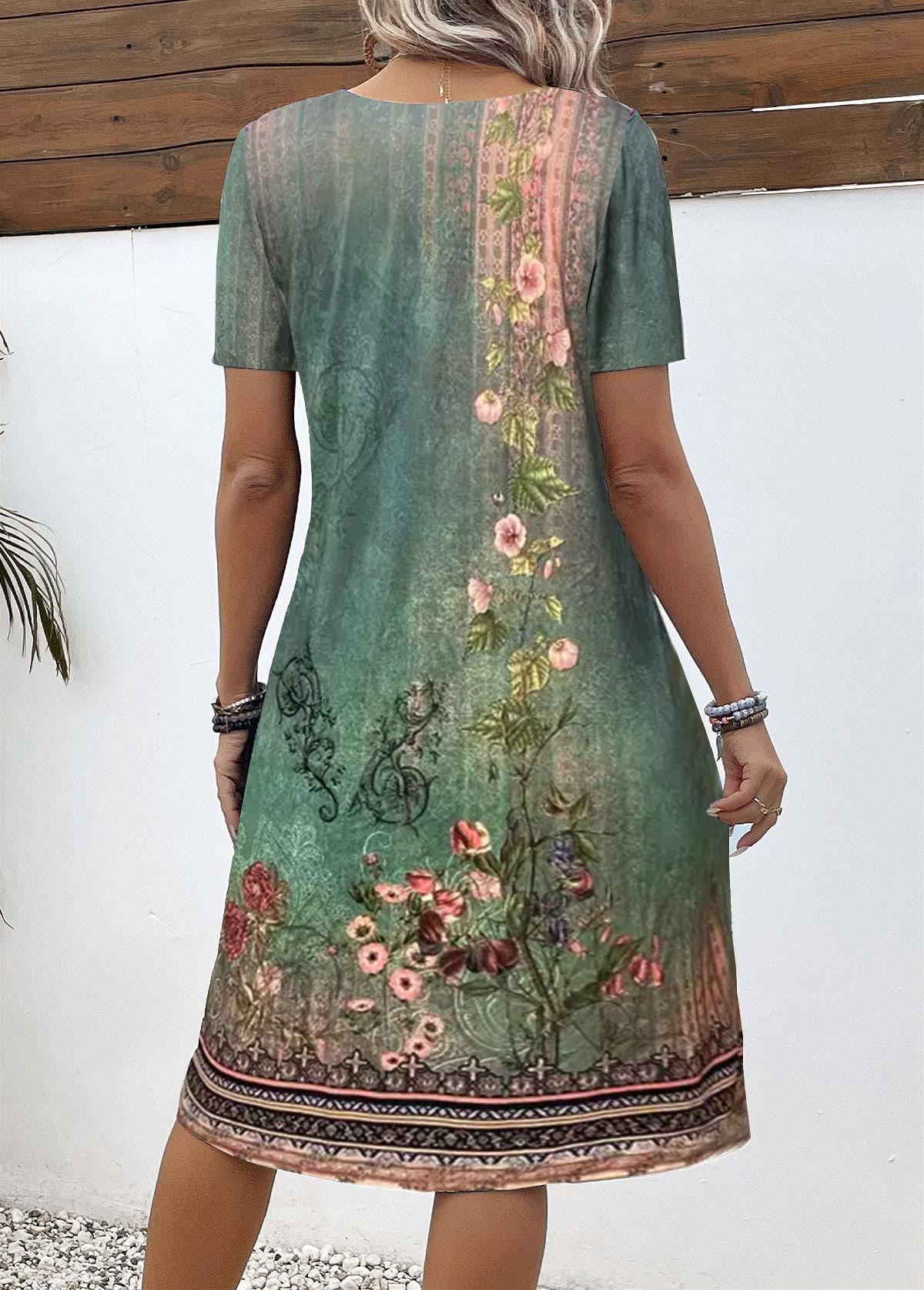 Classic Vintage Dress with a Flattering Fit